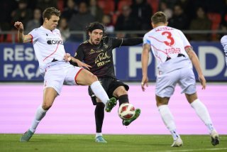 Joël Schmied (à gauche) et le FC Sion retrouveront Enzo Crivelli et Servette samedi soir à Genève.
